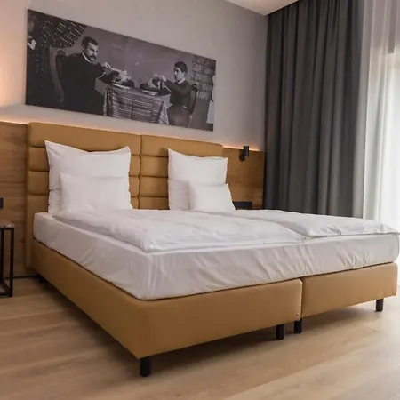 Mk Tirana Otel 5*